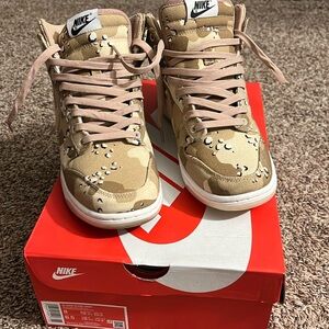 Women’s Nike Dunk High size 8